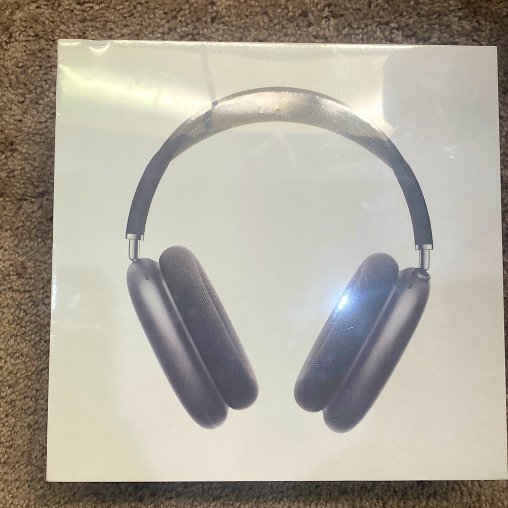 Brand new apple AirPods max